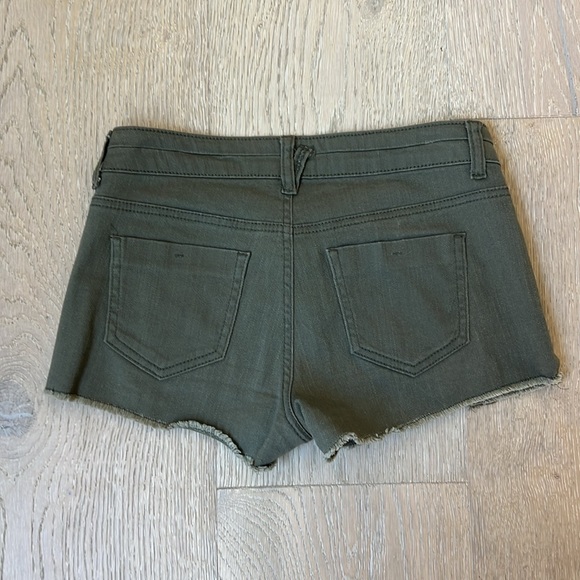 LIKE NEW! Army green Boho denim / jean cutoff shorts. Size 3 / Small. - Picture 9 of 12